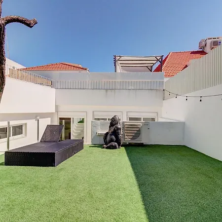 Apartment Brand New! 3-bedroom With Private Sunny Patio In Cacilhas! Almada