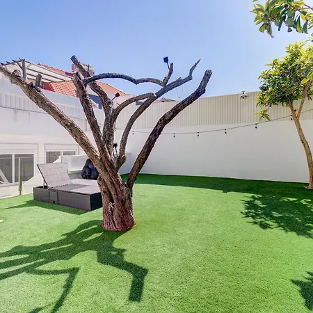 Brand New! 3-bedroom With Private Sunny Patio In Cacilhas! Apartment Almada