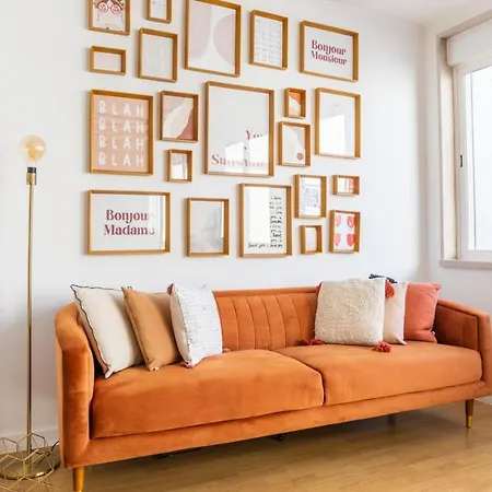 3-bedroom With Private Patio In Cacilhas By Lisbeyond Appartamento