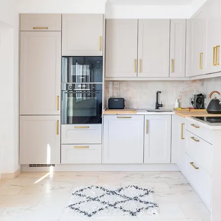 Apartment Brand New! 3-bedroom With Private Sunny Patio In Cacilhas! Almada
