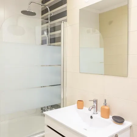 Brand New! 3-bedroom With Private Sunny Patio In Cacilhas! Apartment