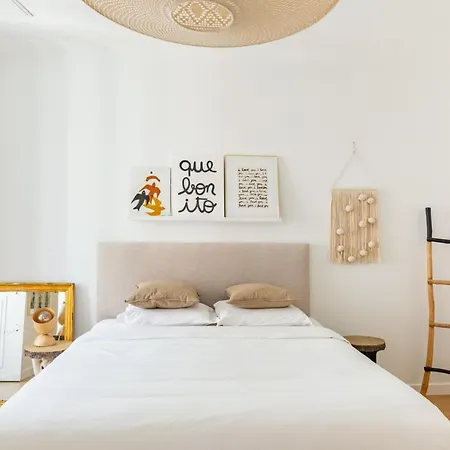 Brand New! 3-bedroom With Private Sunny Patio In Cacilhas!