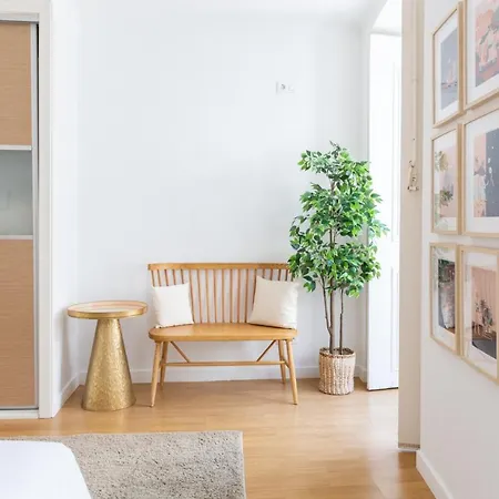 Brand New! 3-bedroom With Private Sunny Patio In Cacilhas! Apartment *