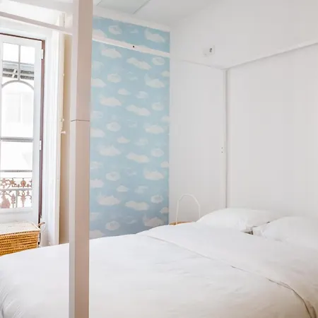 Brand New! 3-bedroom With Private Sunny Patio In Cacilhas! * Almada