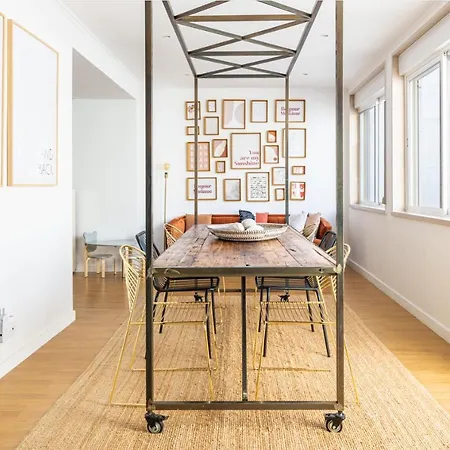 Apartment Brand New! 3-bedroom With Private Sunny Patio In Cacilhas! Almada