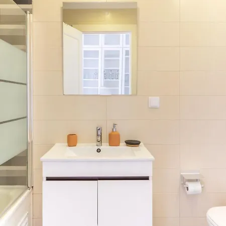 3-bedroom With Private Patio In Cacilhas By Lisbeyond Apartmán