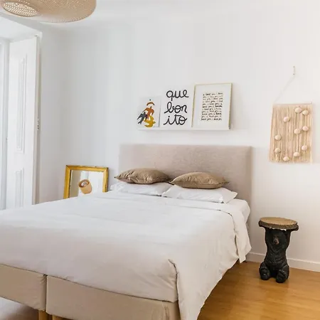 Apartment Brand New! 3-bedroom With Private Sunny Patio In Cacilhas!