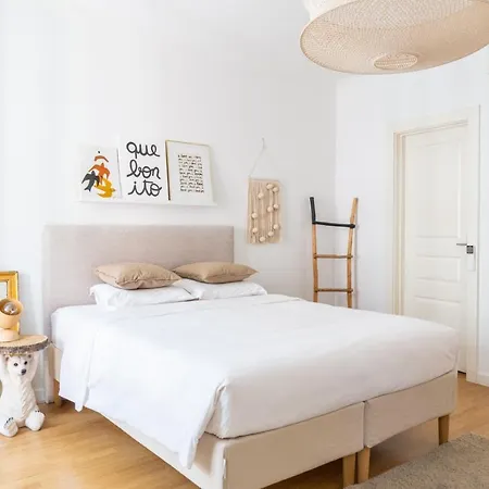 Brand New! 3-bedroom With Private Sunny Patio In Cacilhas! Apartment Almada