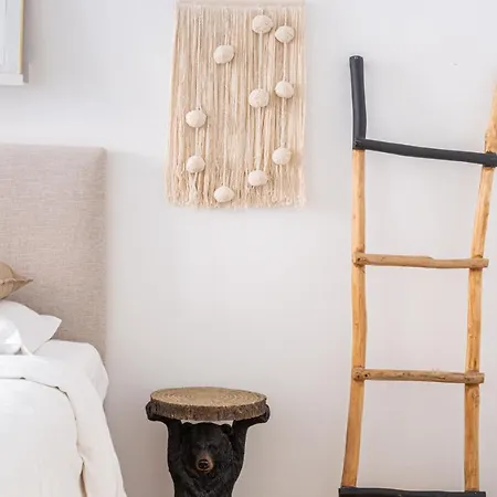 3-bedroom With Private Patio In Cacilhas By Lisbeyond *