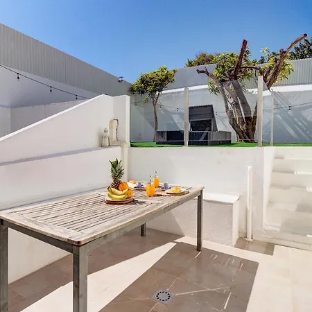 Apartment Brand New! 3-bedroom With Private Sunny Patio In Cacilhas!