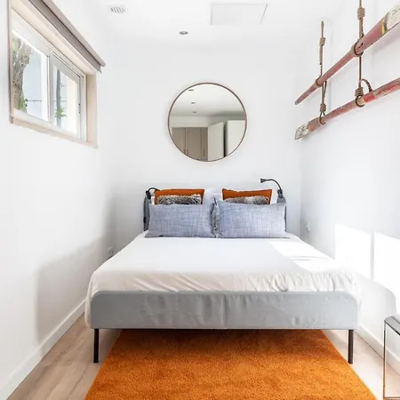 Apartment Brand New! 3-bedroom With Private Sunny Patio In Cacilhas! Almada