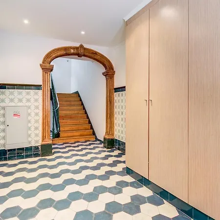 Brand New! 3-bedroom With Private Sunny Patio In Cacilhas!