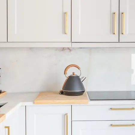 3-bedroom With Private Patio In Cacilhas By Lisbeyond Apartamento