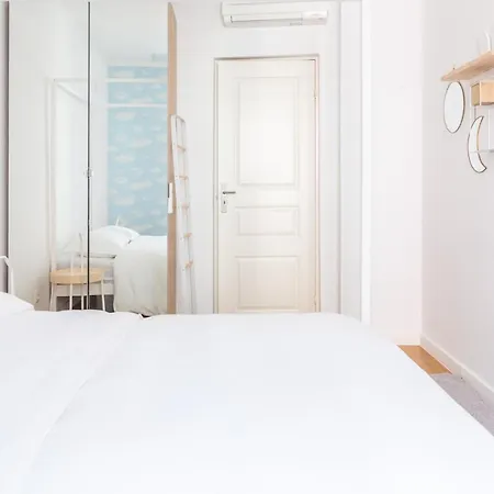 3-bedroom With Private Patio In Cacilhas By Lisbeyond * Almada