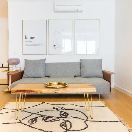 Brand New! 3-bedroom With Private Sunny Patio In Cacilhas!