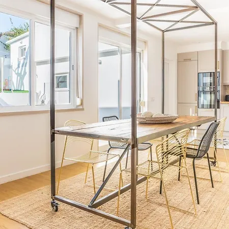 3-bedroom With Private Patio In Cacilhas By Lisbeyond * Almada