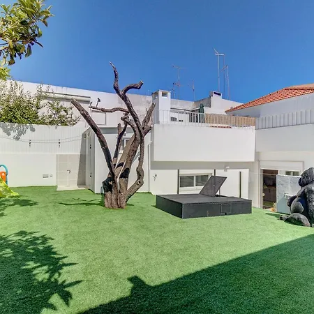 Appartement 3-bedroom With Private Patio In Cacilhas By Lisbeyond *