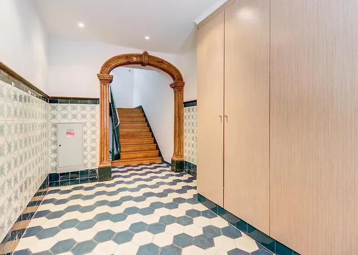 3-bedroom With Private Patio In Cacilhas By Lisbeyond
