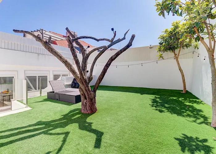 3-bedroom With Private Patio In Cacilhas By Lisbeyond Appartement Almada