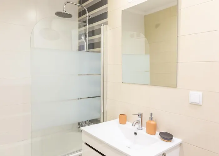 3-bedroom With Private Patio In Cacilhas By Lisbeyond Appartement