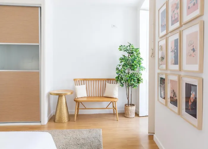 3-bedroom With Private Patio In Cacilhas By Lisbeyond Appartement *