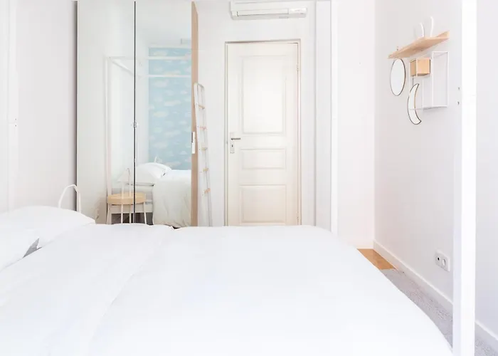 3-bedroom With Private Patio In Cacilhas By Lisbeyond * Almada