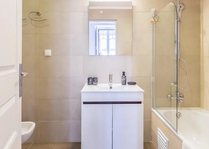 Appartement 3-bedroom With Private Patio In Cacilhas By Lisbeyond *