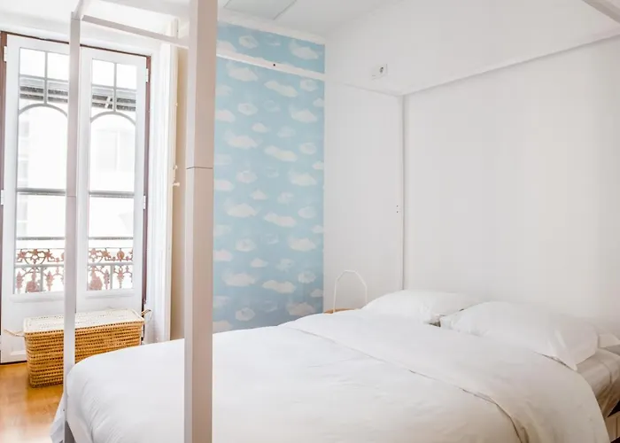 3-bedroom With Private Patio In Cacilhas By Lisbeyond * Almada