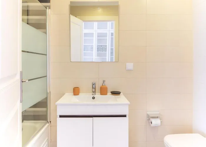 3-bedroom With Private Patio In Cacilhas By Lisbeyond Appartement
