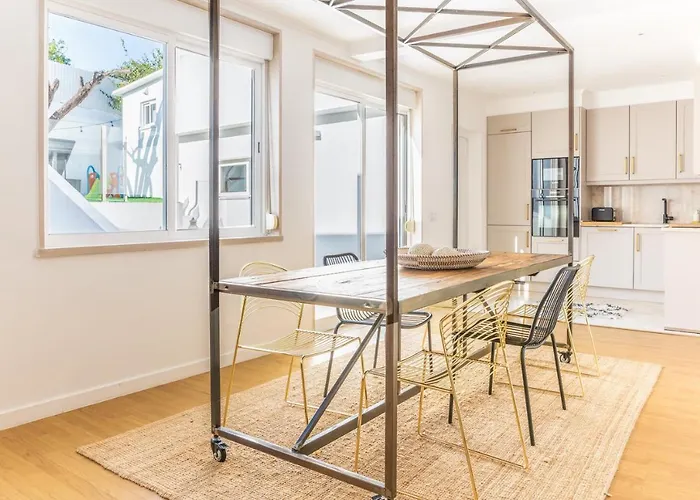 3-bedroom With Private Patio In Cacilhas By Lisbeyond * Almada