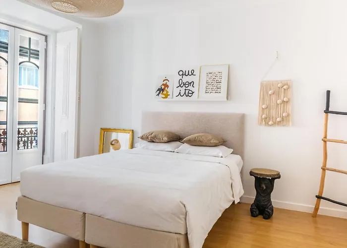 Appartement 3-bedroom With Private Patio In Cacilhas By Lisbeyond