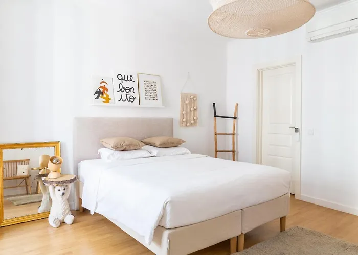 3-bedroom With Private Patio In Cacilhas By Lisbeyond Appartement Almada