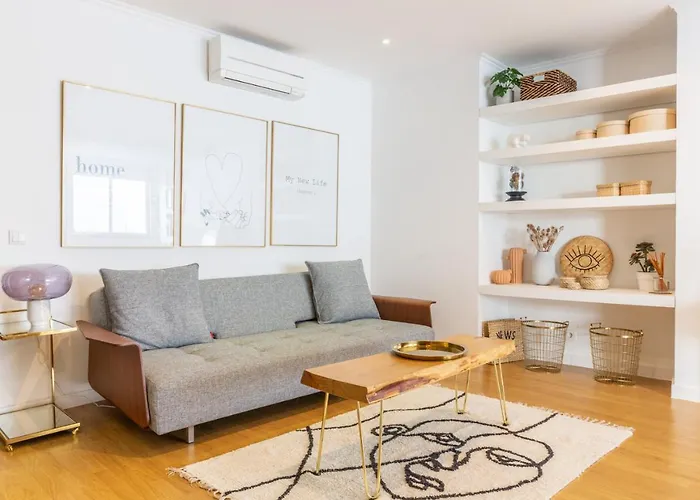 Appartement 3-bedroom With Private Patio In Cacilhas By Lisbeyond *