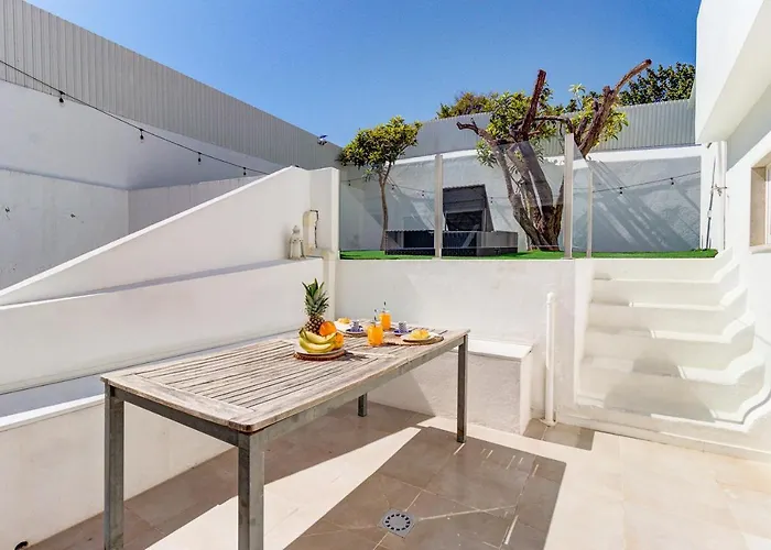Appartement 3-bedroom With Private Patio In Cacilhas By Lisbeyond