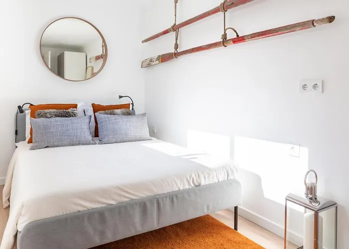 3-bedroom With Private Patio In Cacilhas By Lisbeyond